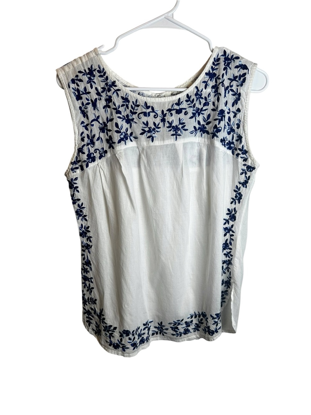 Solitaire Women’s Med White Blue Floral Embroidered Sleeveless Boho Cotton Top